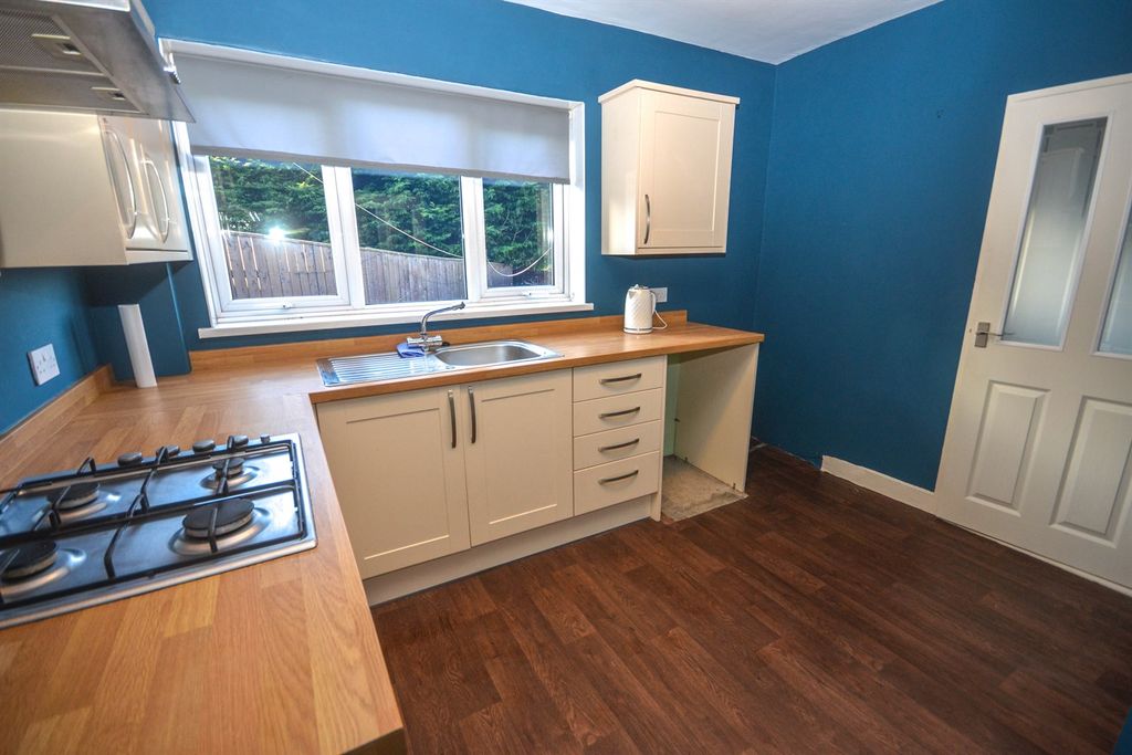 Property photo 2 of 12 Kitchen