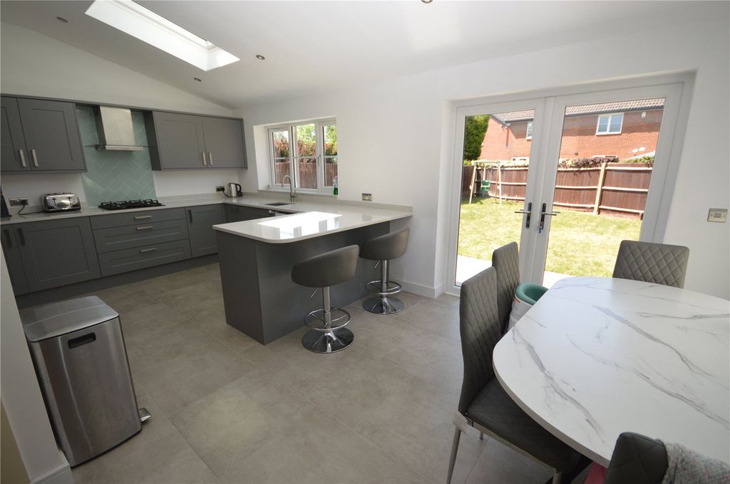 Property photo 2 of 15 Picture No. 10