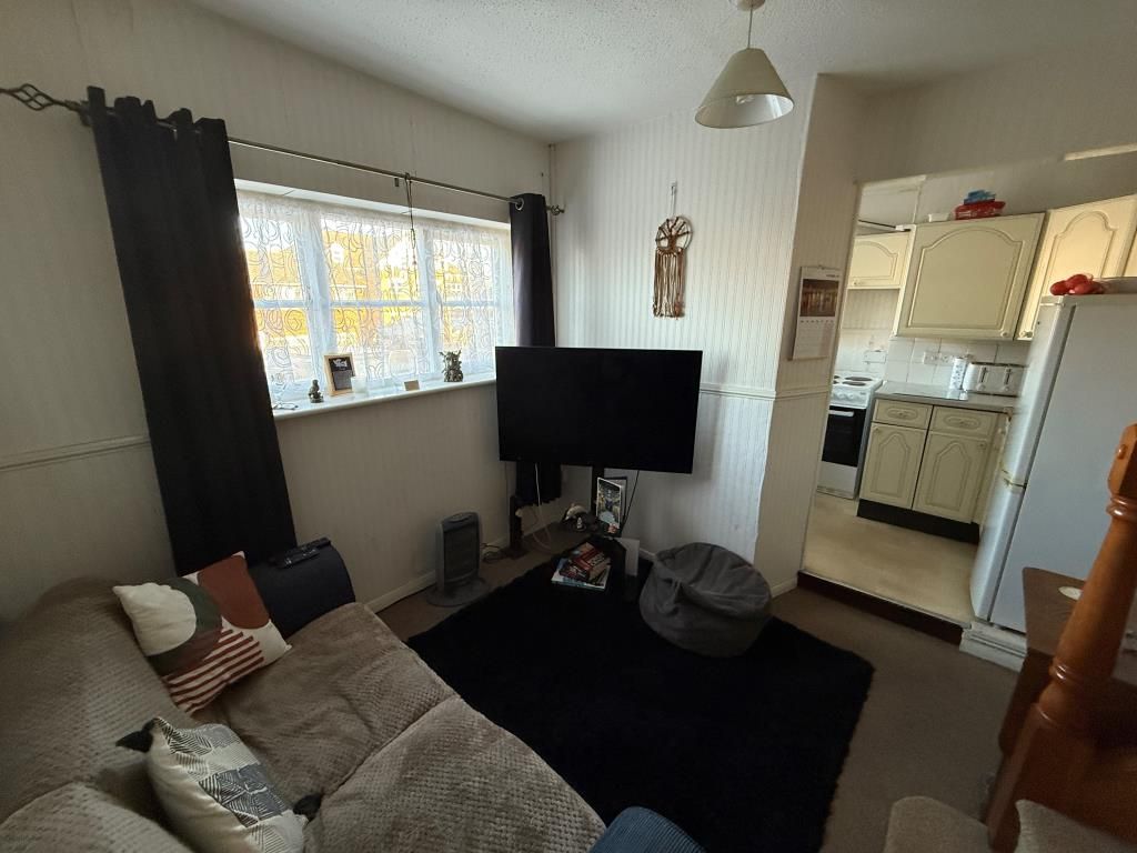 Property photo 2 of 5 Living Room