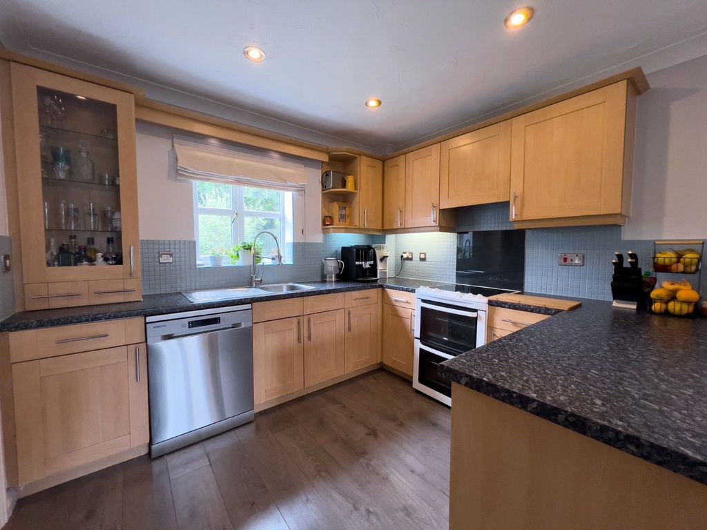 Property photo 2 of 16 Picture No. 04