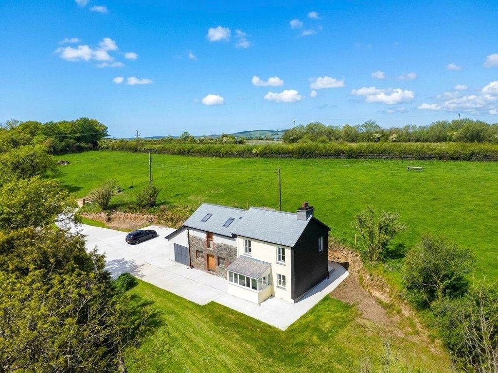 Property photo 1 of 19 Front