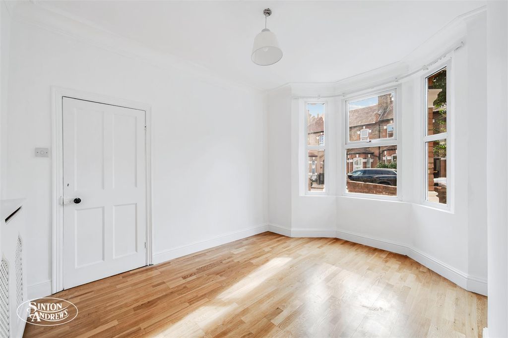 Property photo 3 of 11 8 Chesham Terrace-4.Jpg