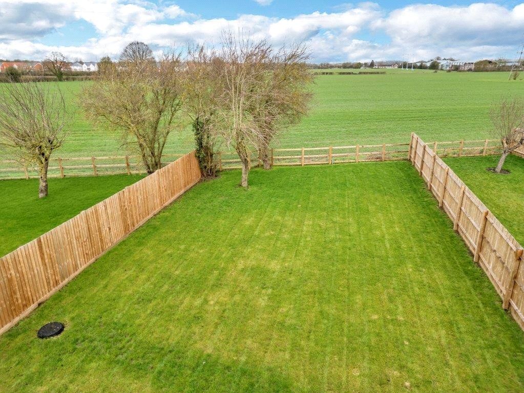 Property photo 2 of 21 Picture No. 19