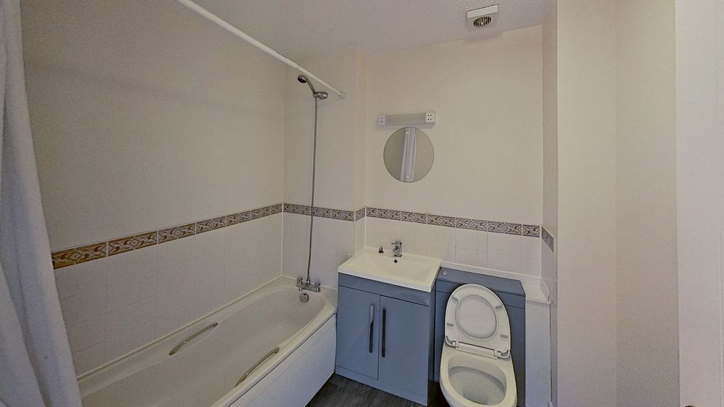 Property photo 3 of 8 Photo 3