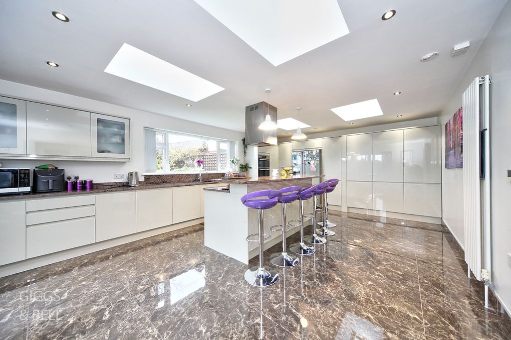 Additional image 8 of 4 bed detached house for saleOld Bedford Road, Luton, Bedfordshire LU2