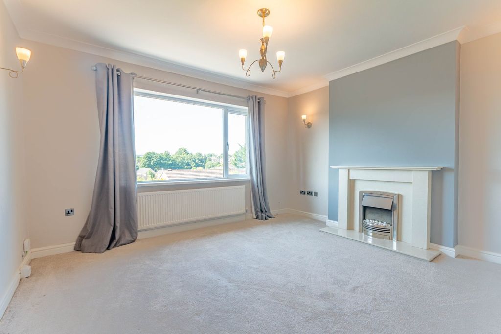 Property photo 2 of 17 Picture No. 23