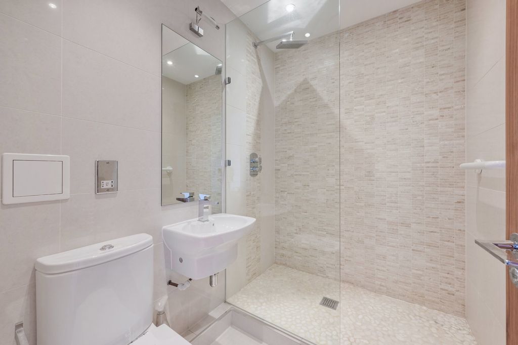 Additional image 23 of 3 bed flat for saleValley Court, Reigate RH2