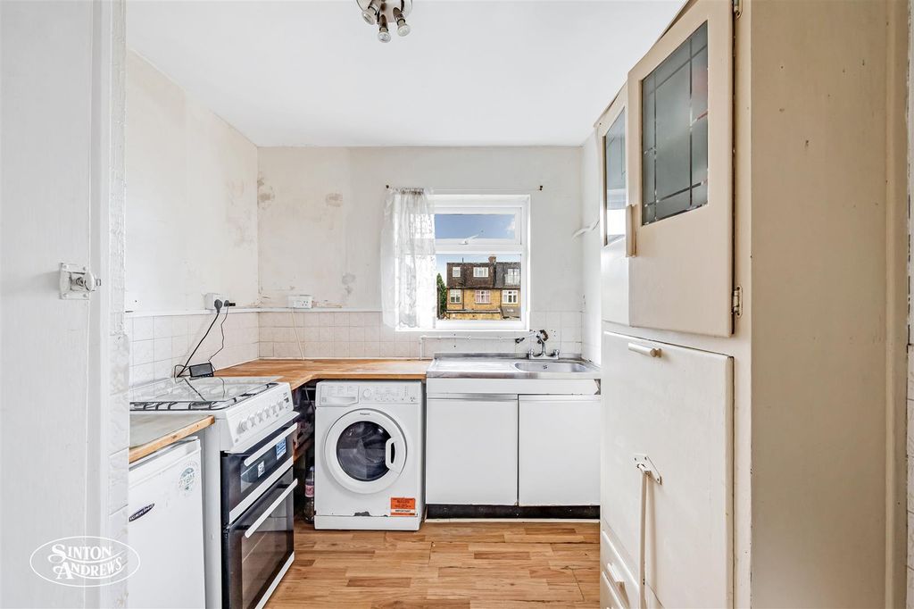 Property photo 3 of 8 134A Midhurst Road-3.Jpg