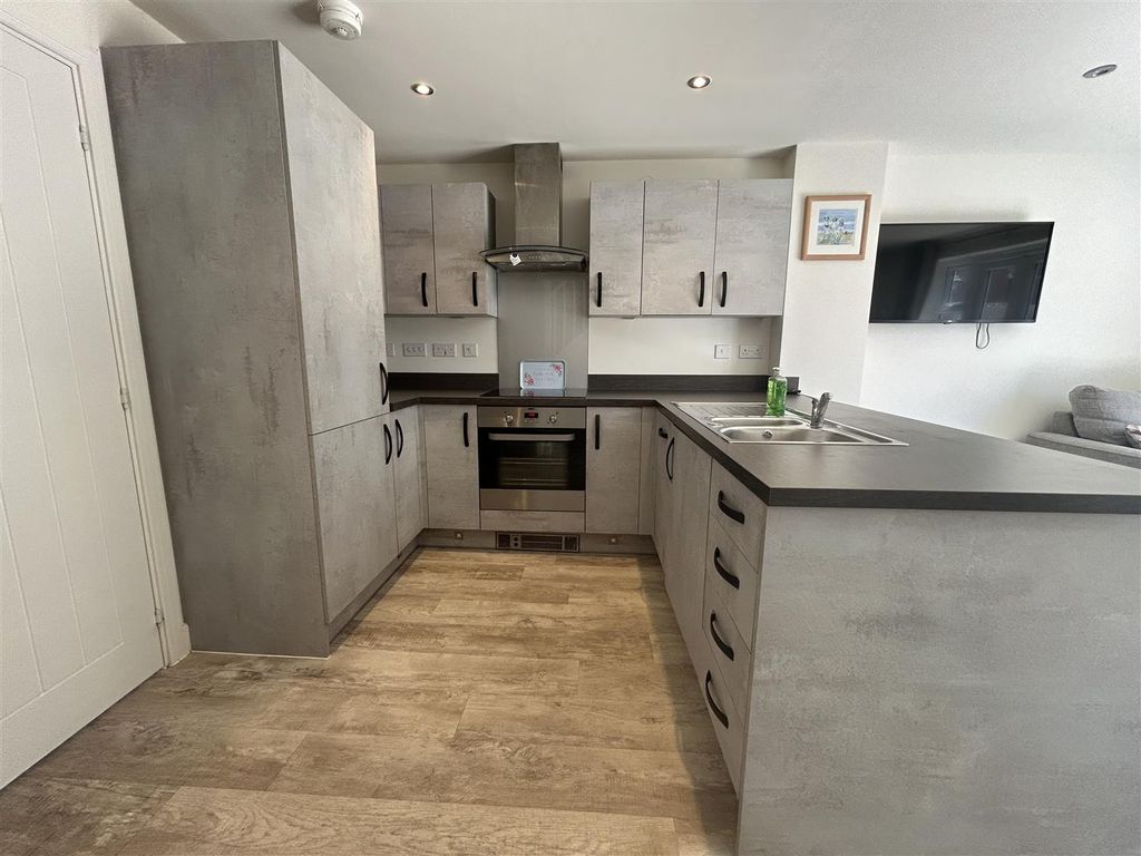 Property photo 3 of 10 Kitchen Area