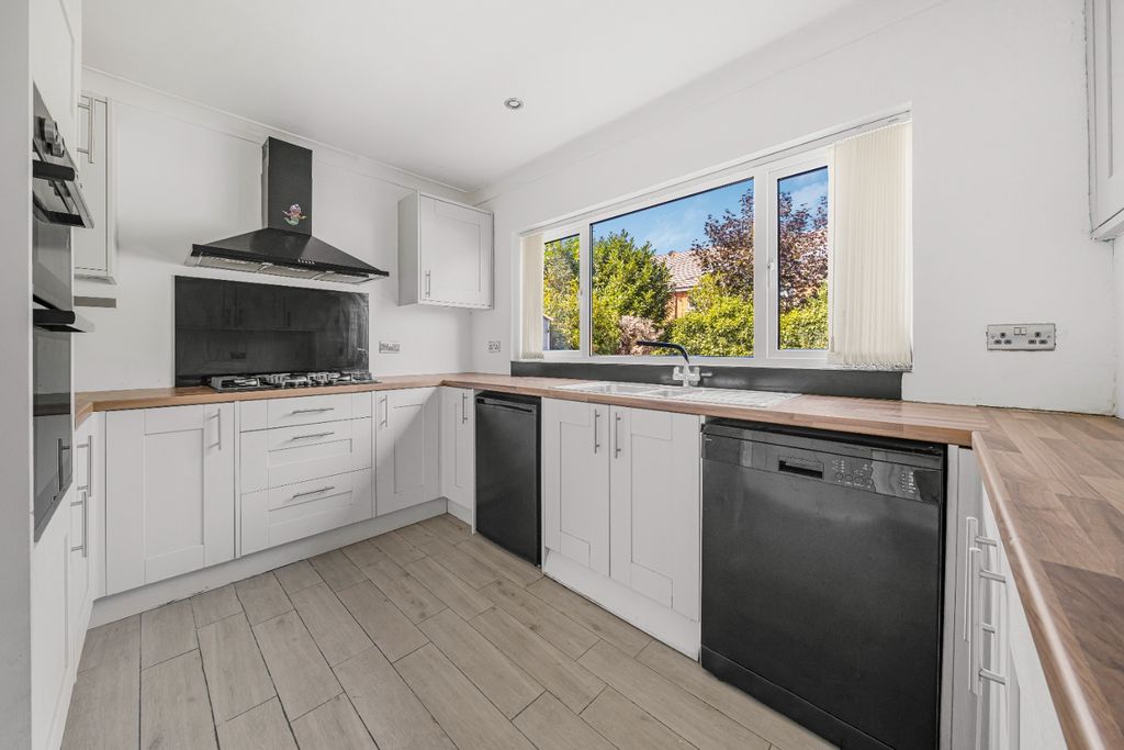 Property photo 2 of 9 1779712