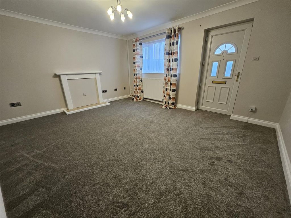 Property photo 2 of 13 Lounge