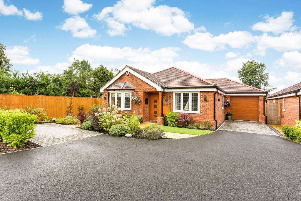 Property photo 1 of 11 Lovel Road