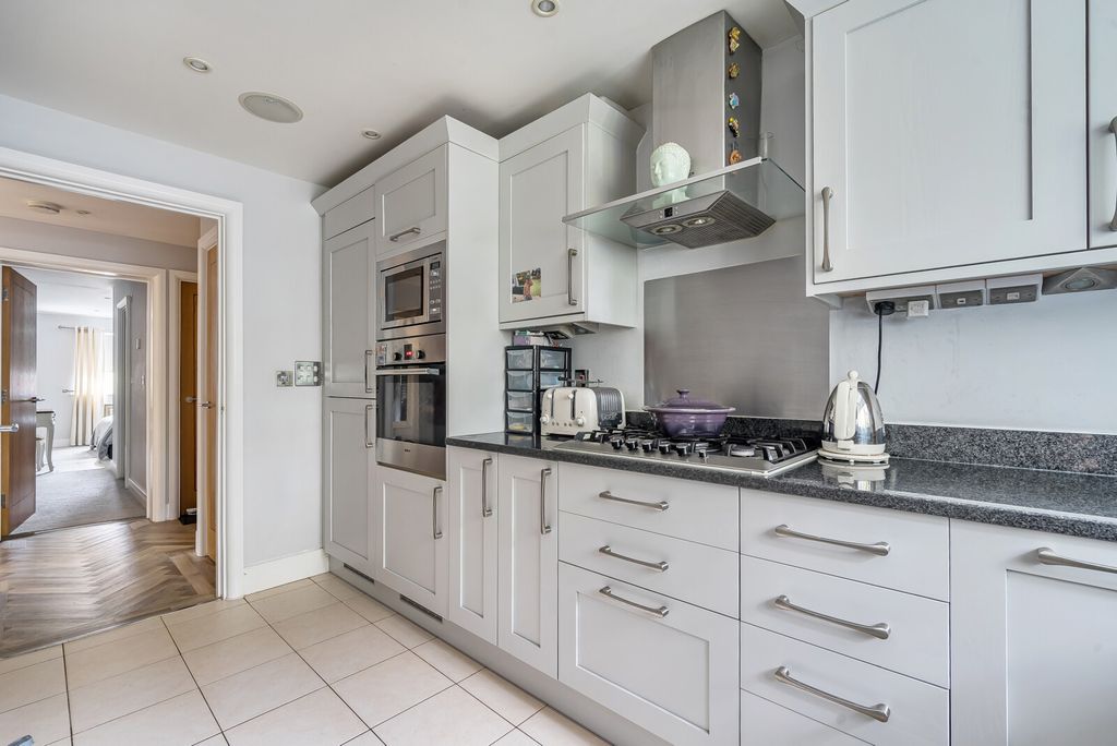 Property photo 3 of 18 1366051-4-68Efb0E...