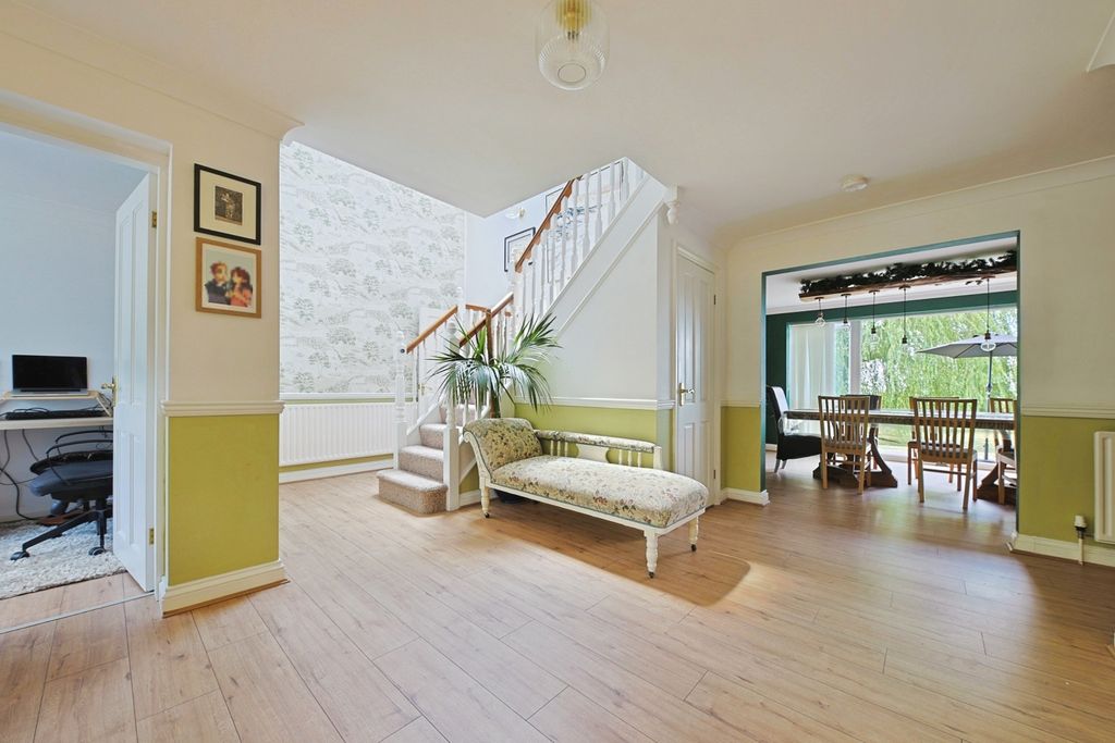 Property photo 2 of 20 4270604