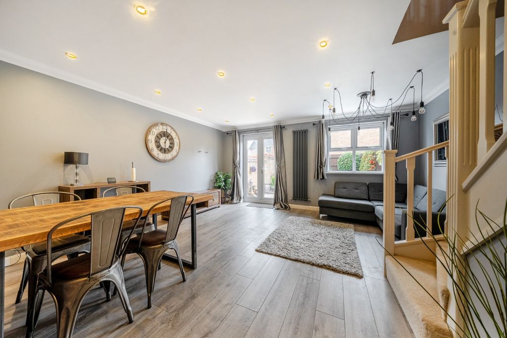 Property photo 3 of 11 Picture No. 02