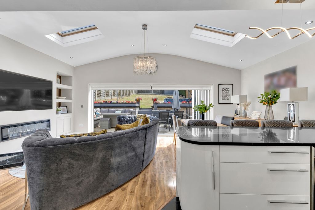 Property photo 3 of 34 Open Plan Family Room