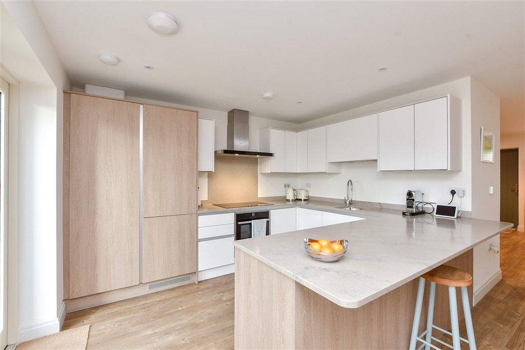 Property photo 1 of 10 Kitchen