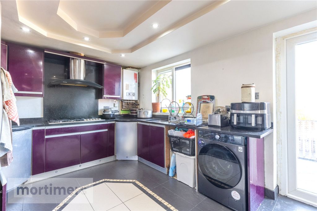 Property photo 2 of 13 Kitchen