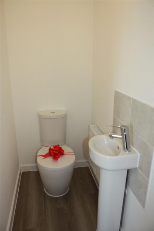 Property photo 3 of 14 Cloakroom