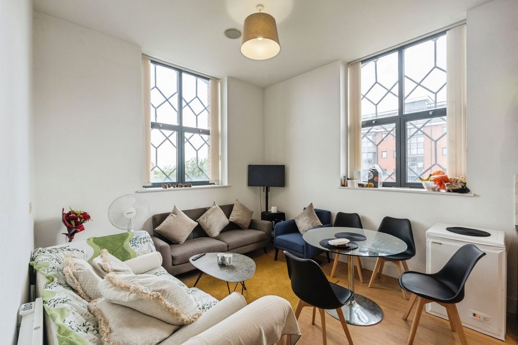 Property photo 2 of 17 Pbox-Img.Jpg
