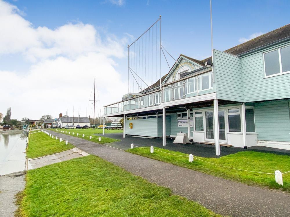 Property photo 2 of 8 Ext2.Jpg