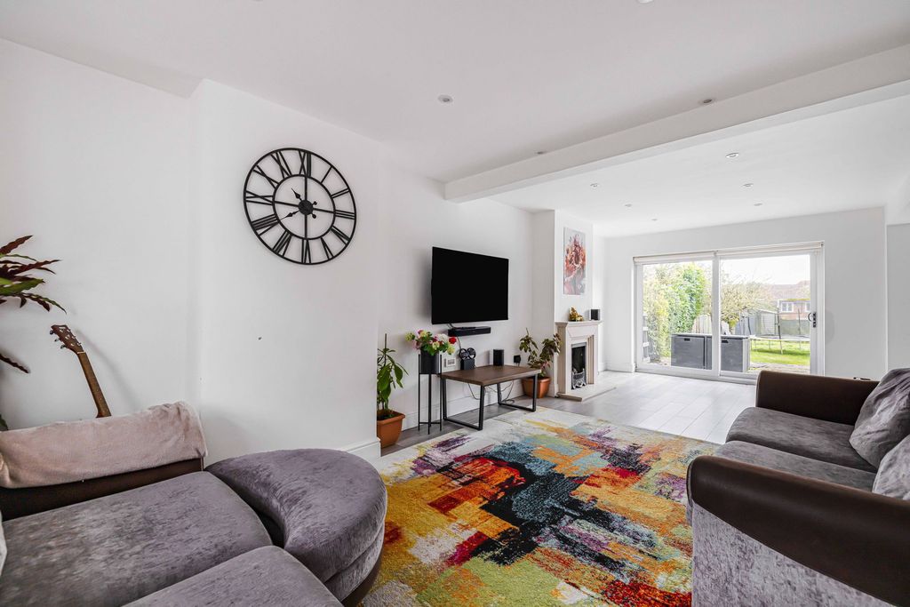 Property photo 2 of 25