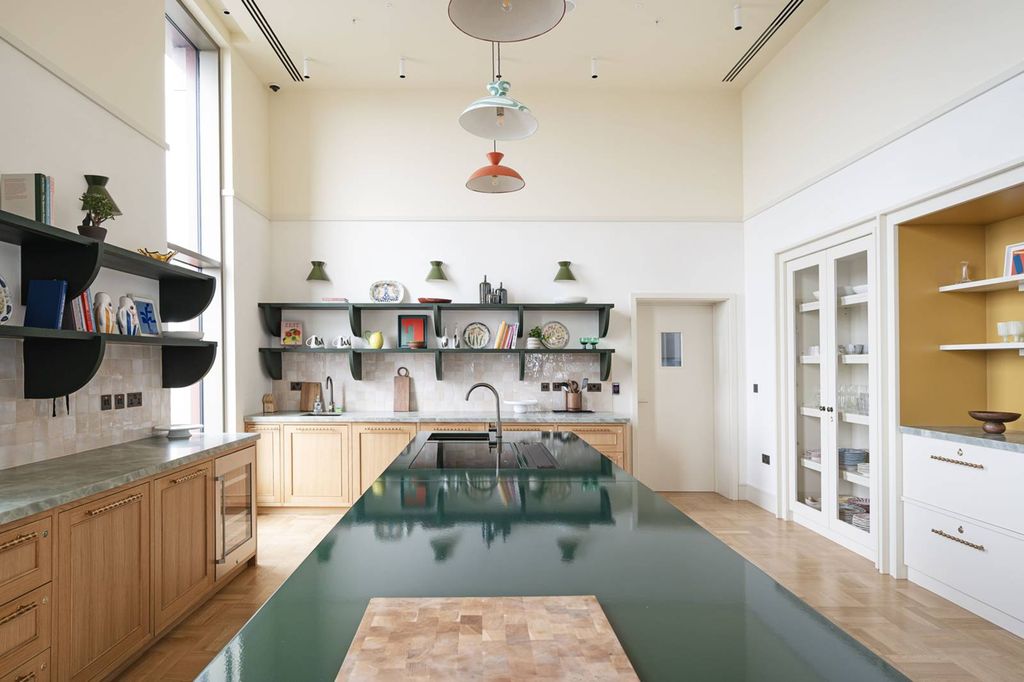 Property photo 2 of 35