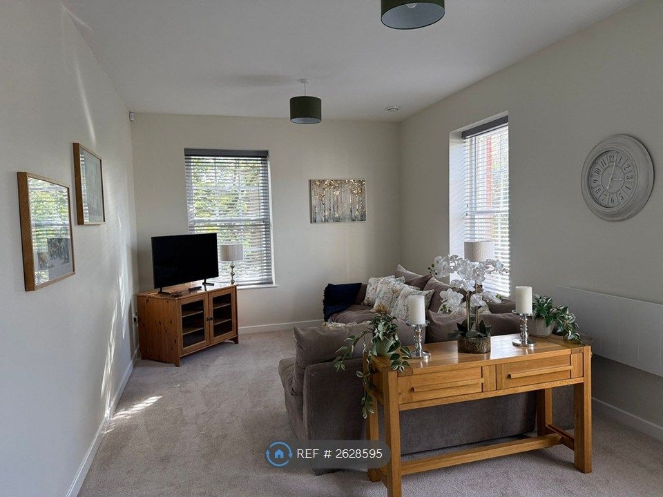 Property photo 2 of 10 Living Room