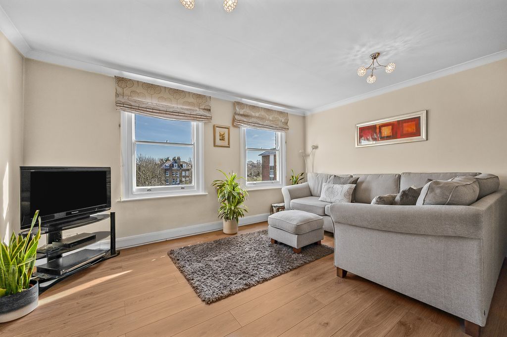 Property photo 3 of 11