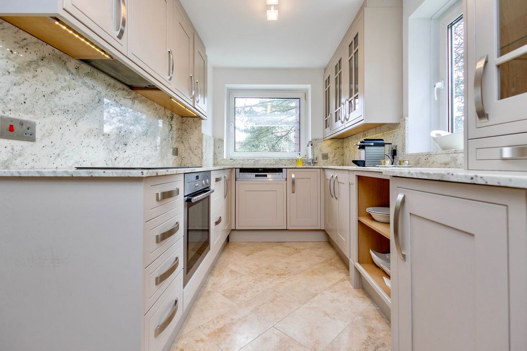 Property photo 2 of 25