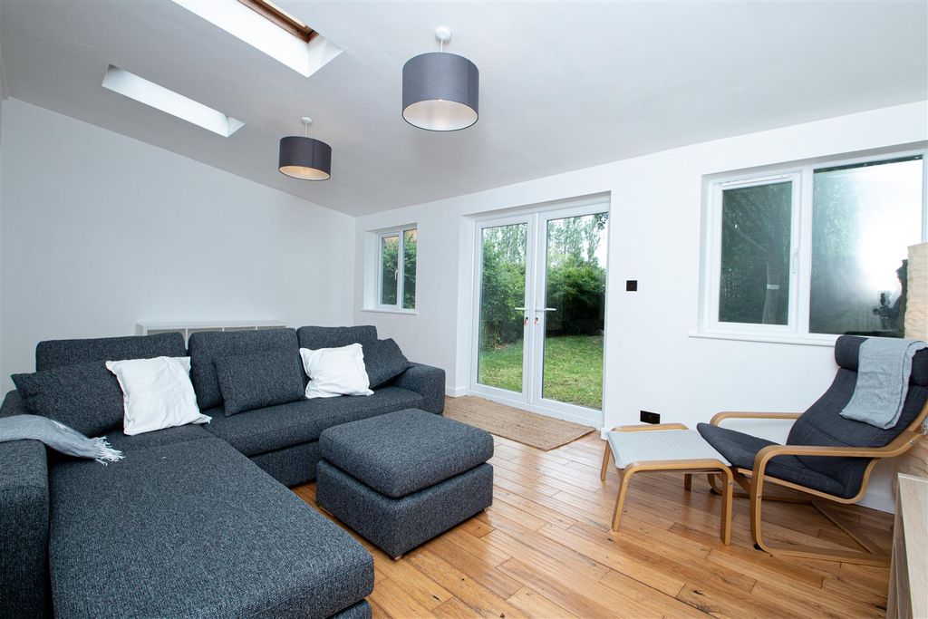 Property photo 3 of 17 33Florin_4.Jpg