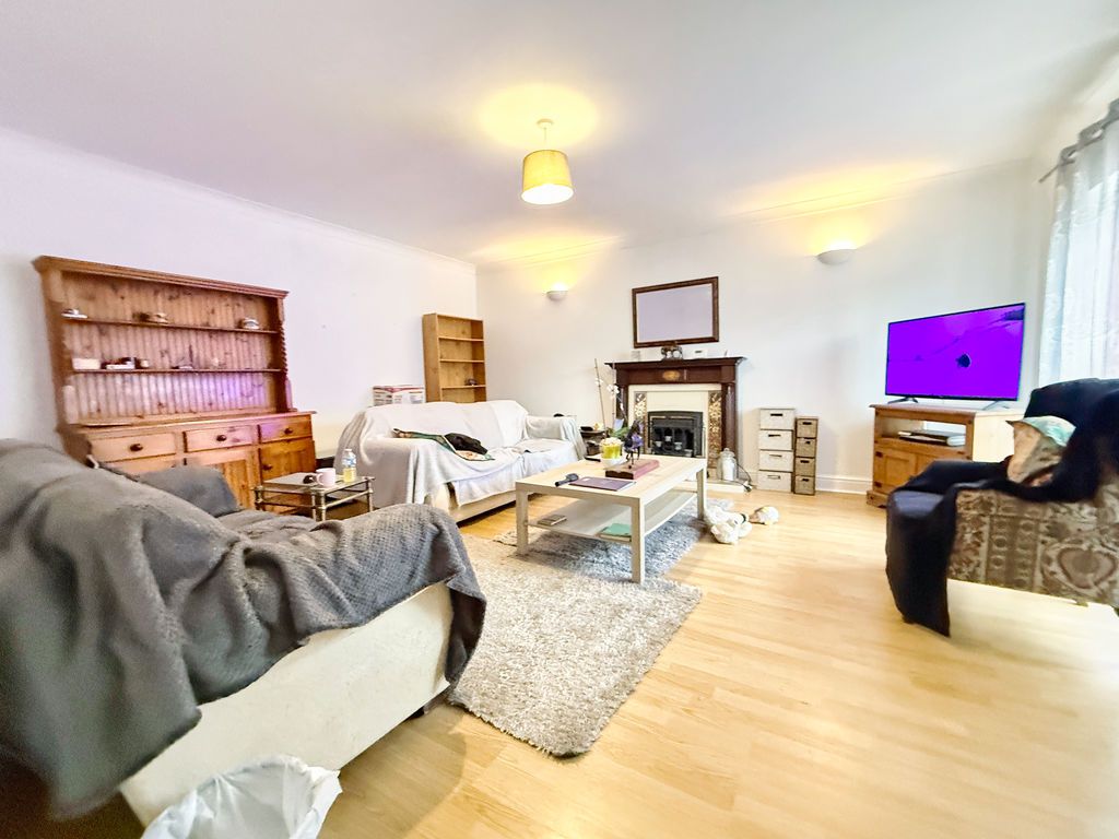 Property photo 2 of 9 Photo 9