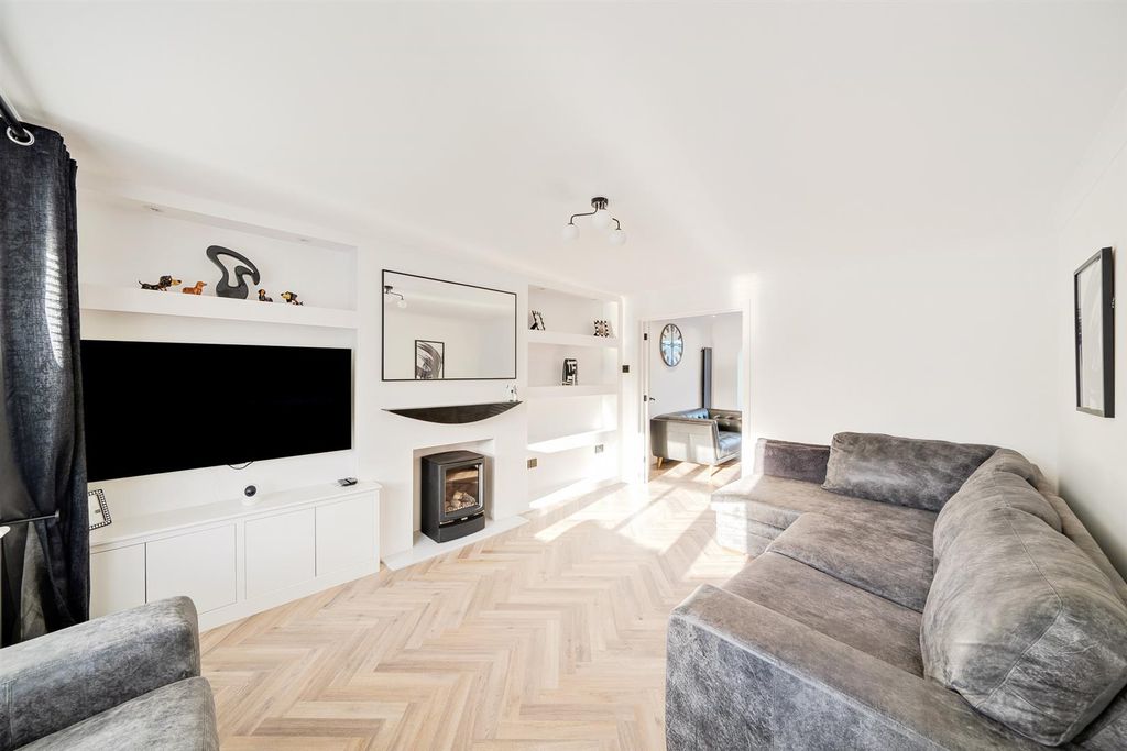 Property photo 2 of 18 Living Room