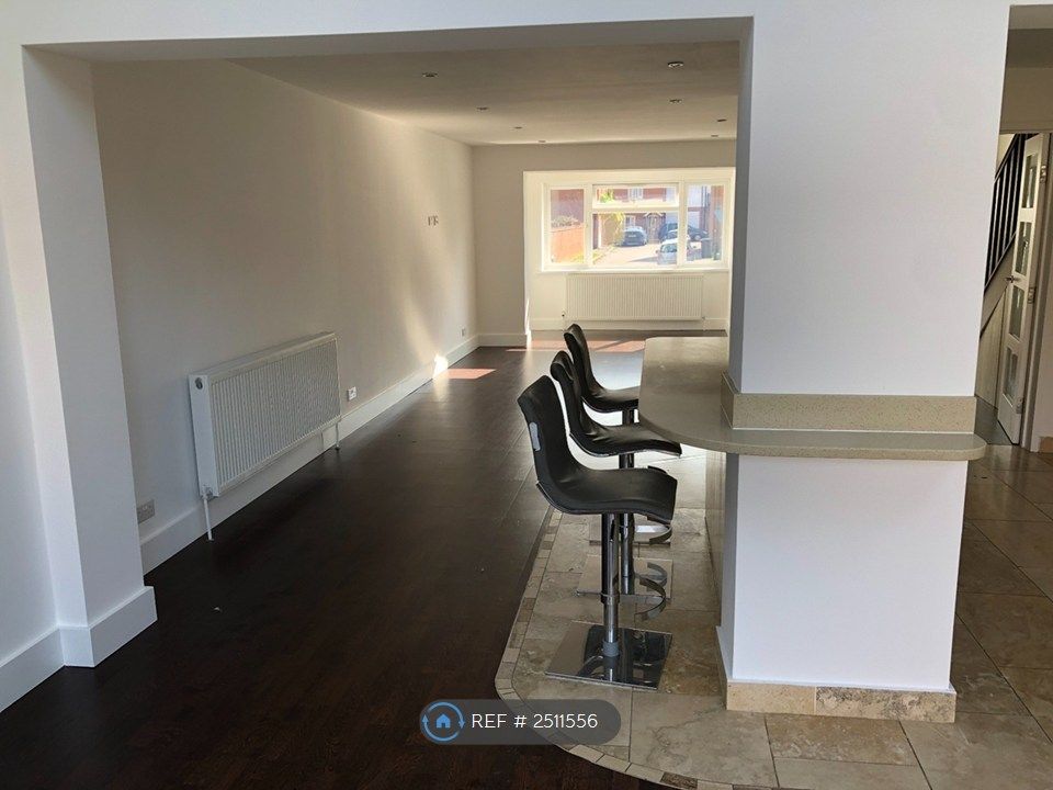 Property photo 2 of 25