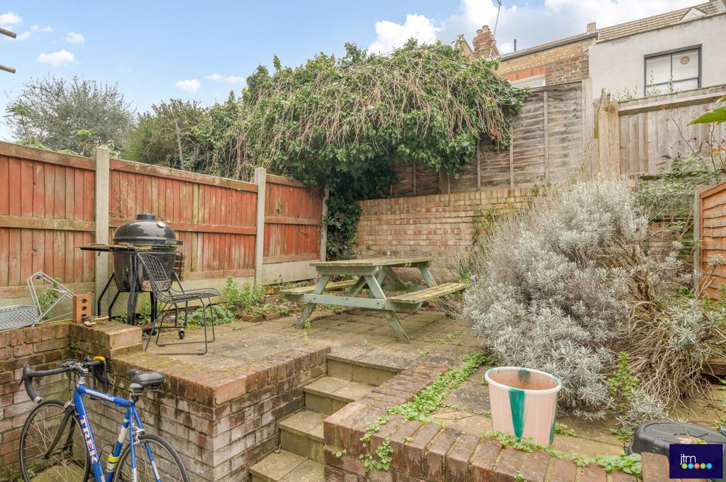 Property photo 3 of 13