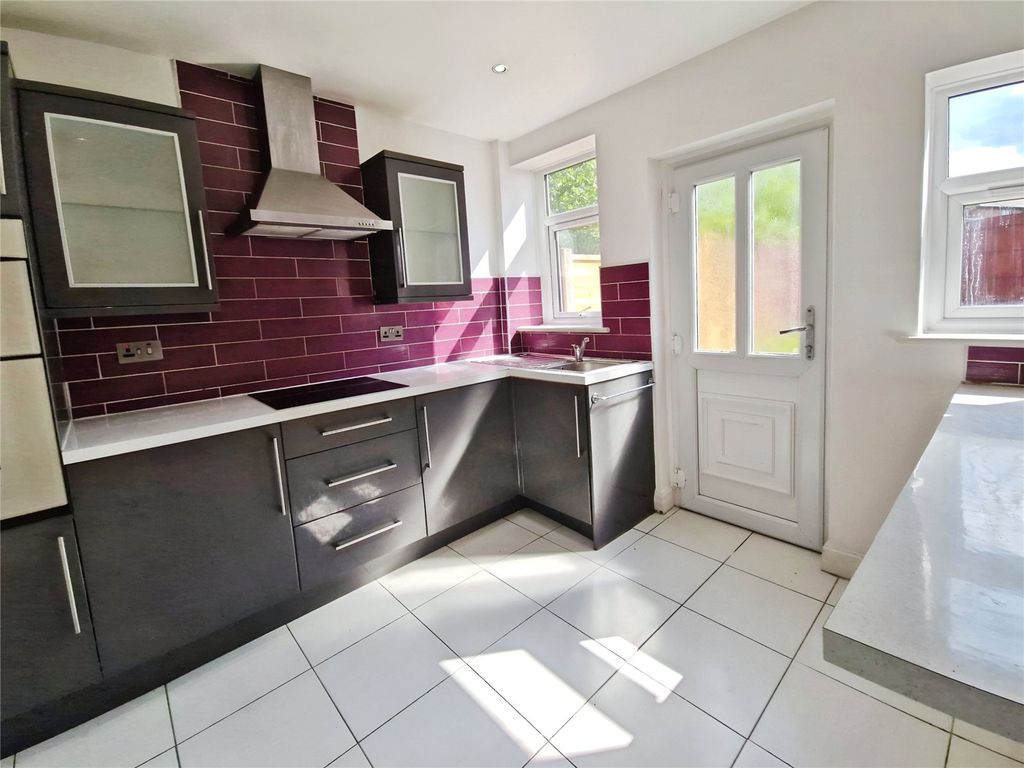 Property photo 3 of 20 Picture No. 06