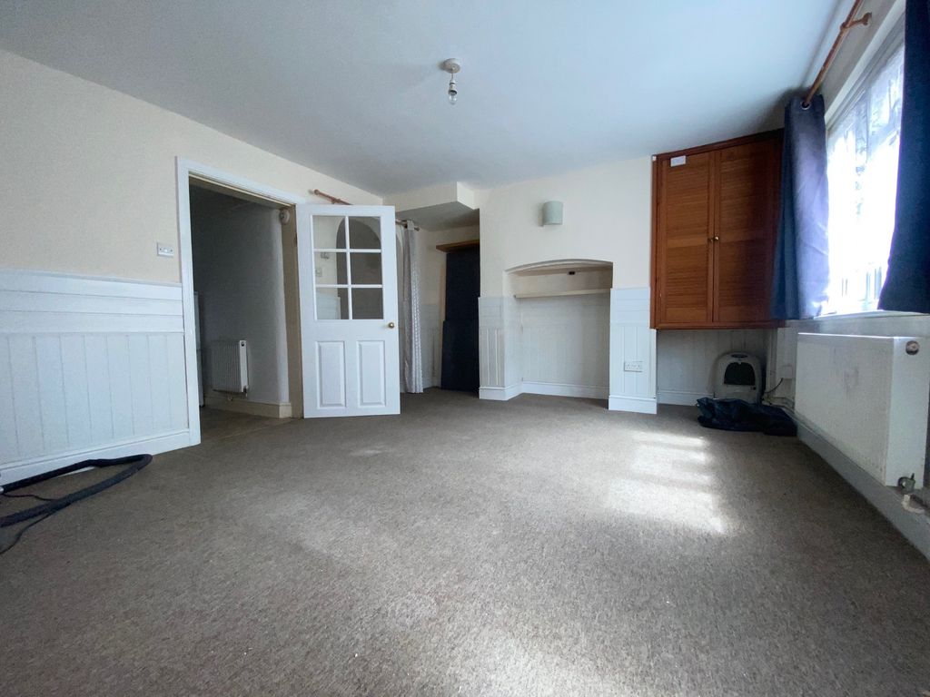 Property photo 2 of 3 Living Room