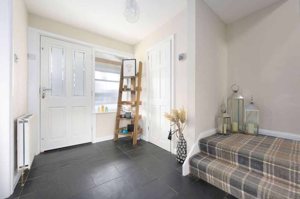 Property photo 3 of 29