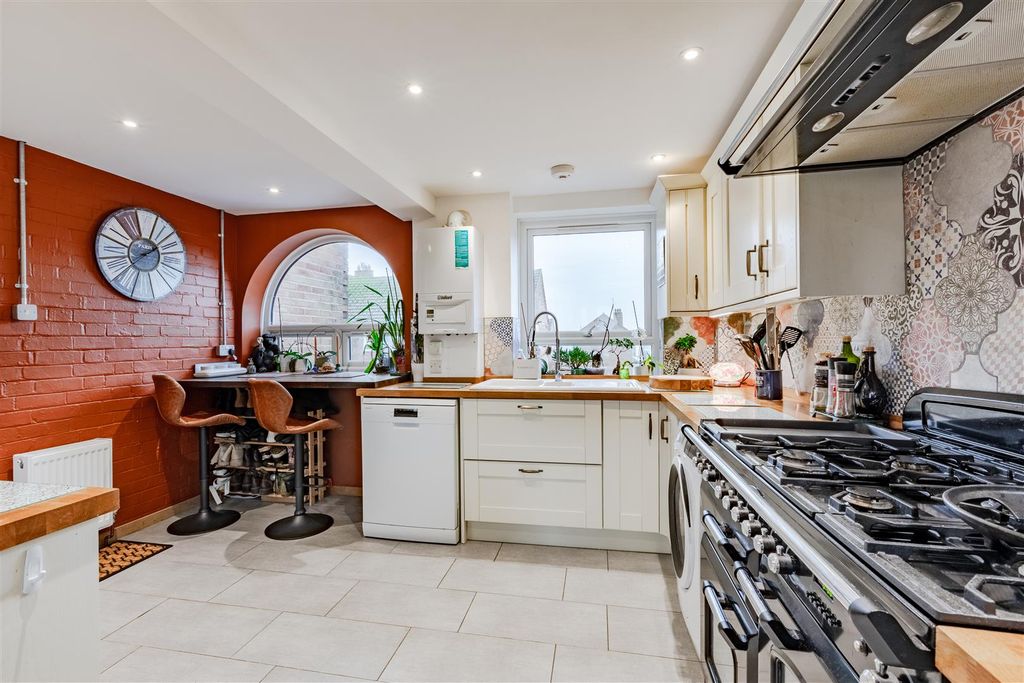 Property photo 3 of 15 Kitchen