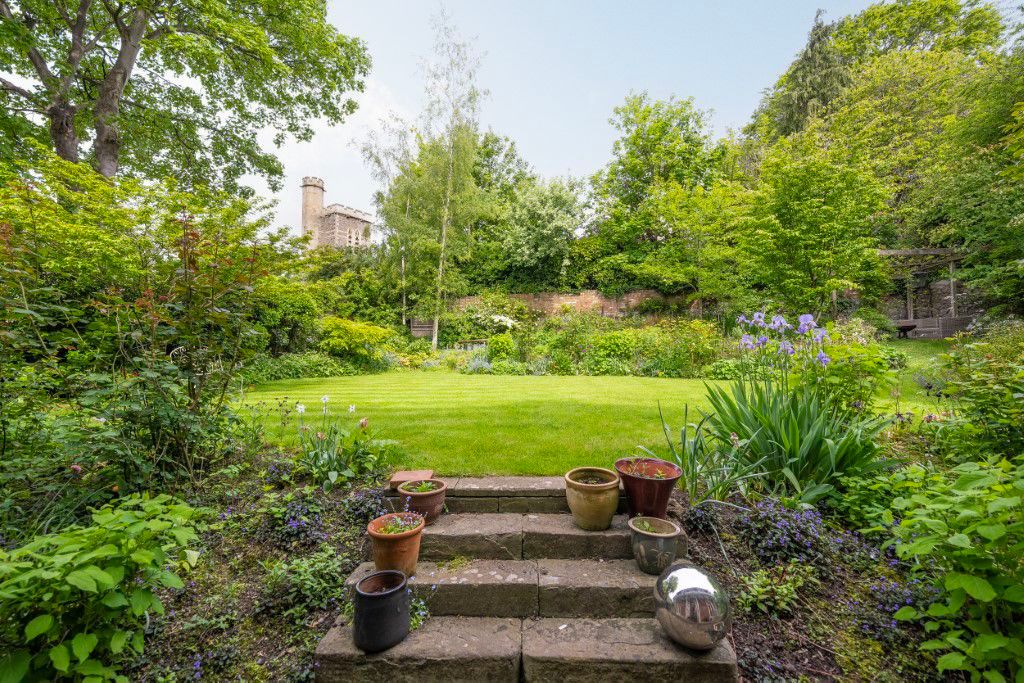 Property photo 2 of 17 Garden