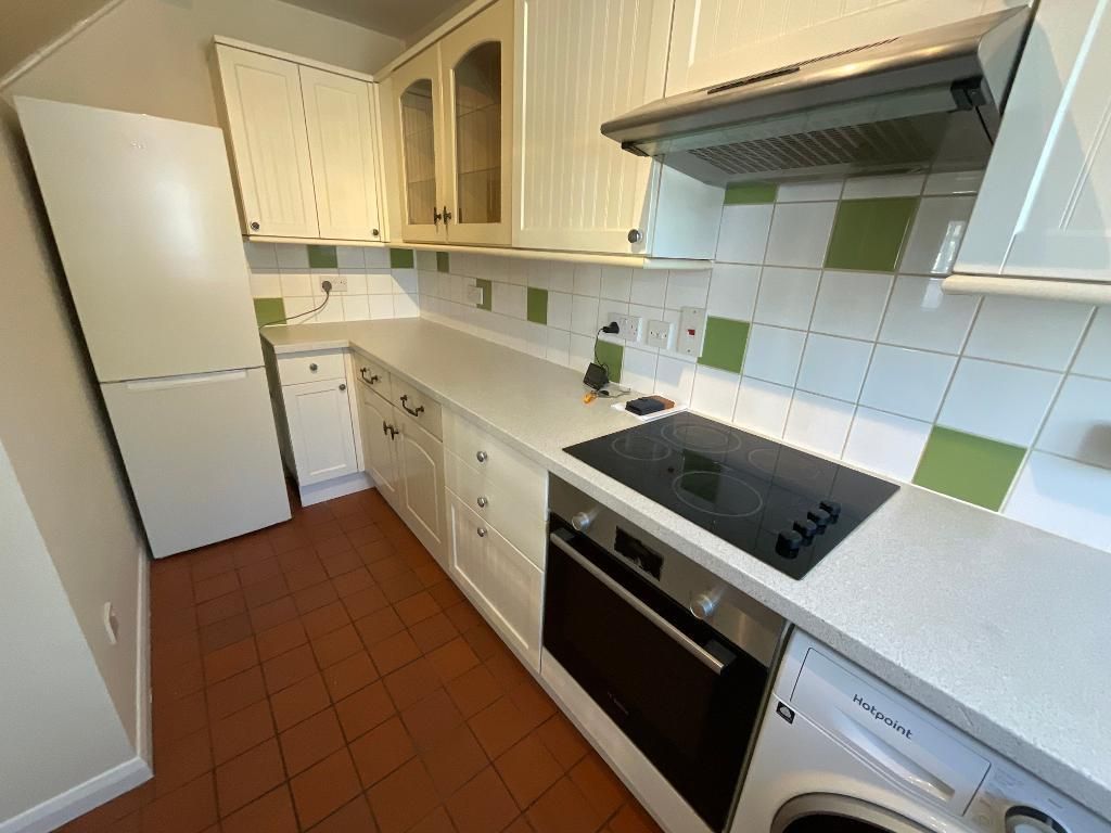 Property photo 2 of 10 Kitchen 12'9 x 6'2