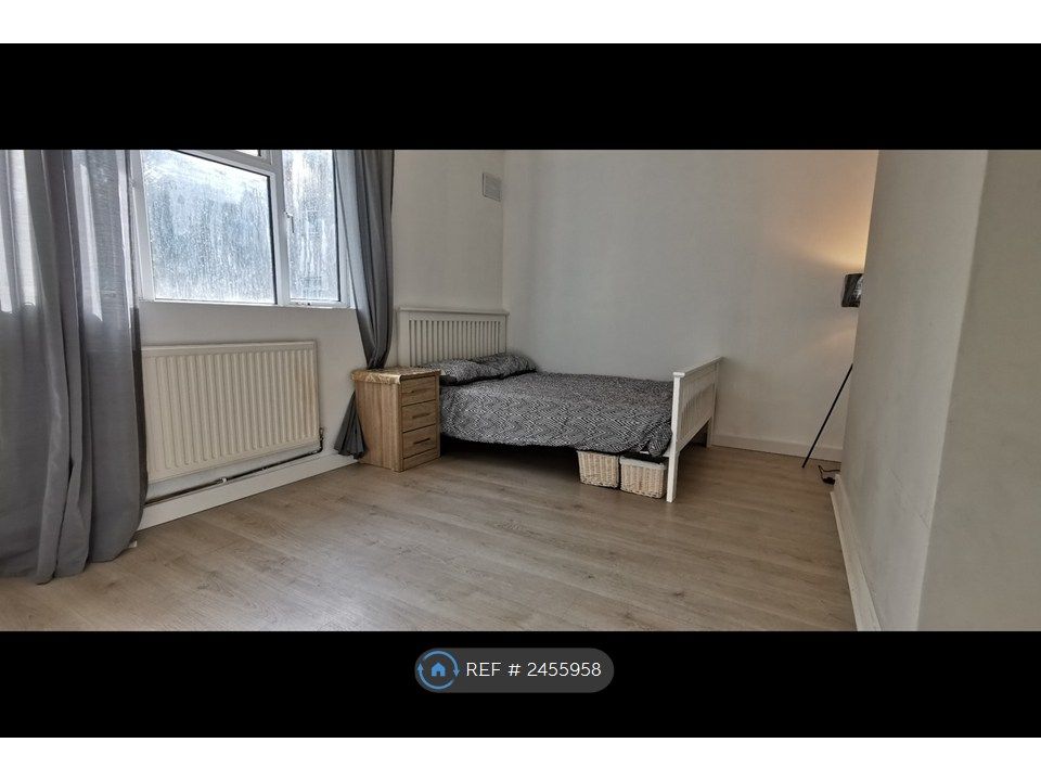 Property photo 1 of 6 Spacious Double Room
