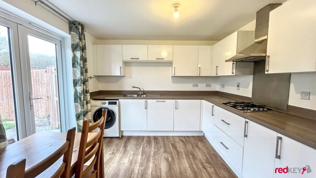 Property photo 3 of 12 Kitchen