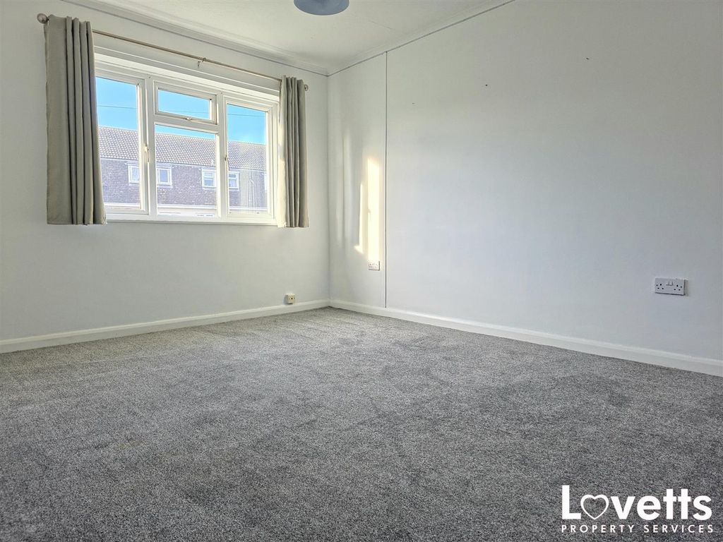 Property photo 2 of 10 Living Room