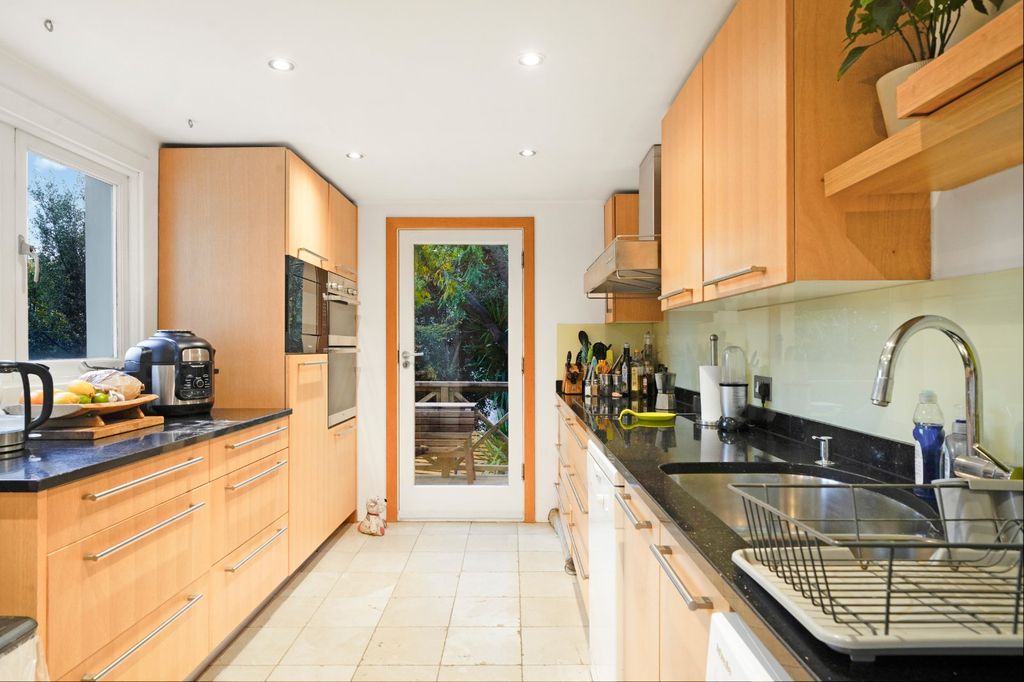 Property photo 3 of 18