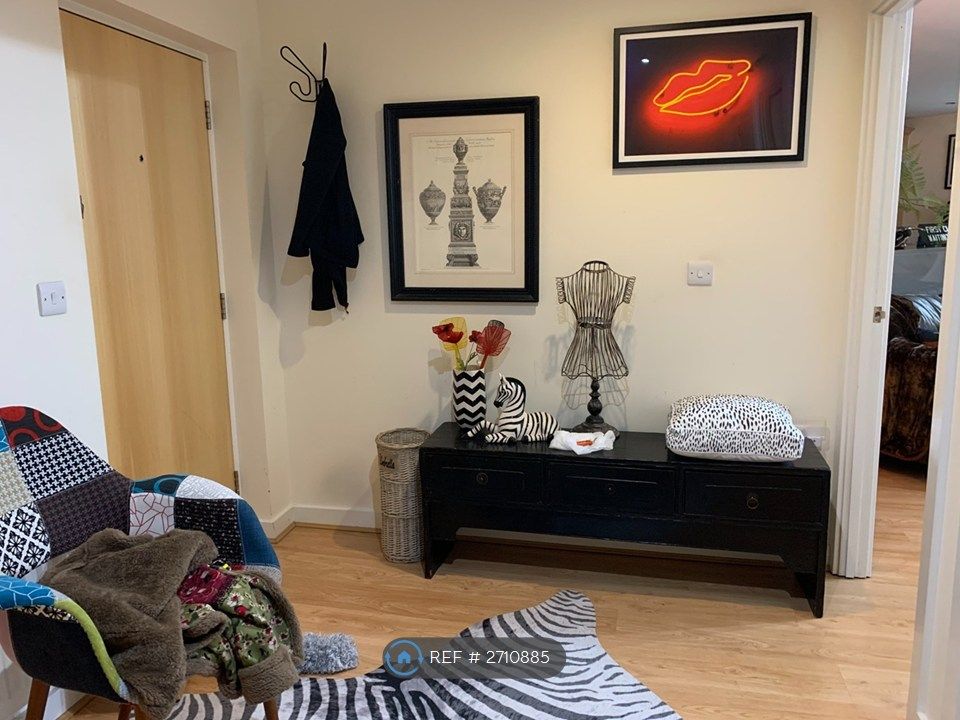 Property photo 3 of 22 Hallway Entrence