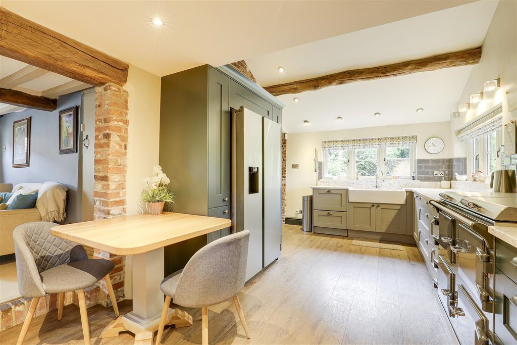 Property photo 3 of 53 10467.Jpg