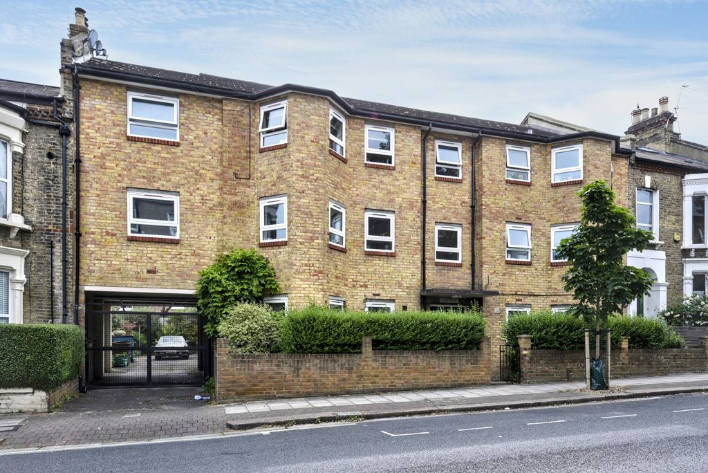 Property photo 3 of 15 Flat 2, Lazlo House, 55 Shenley Road, Camberwell, London Se5 8LX