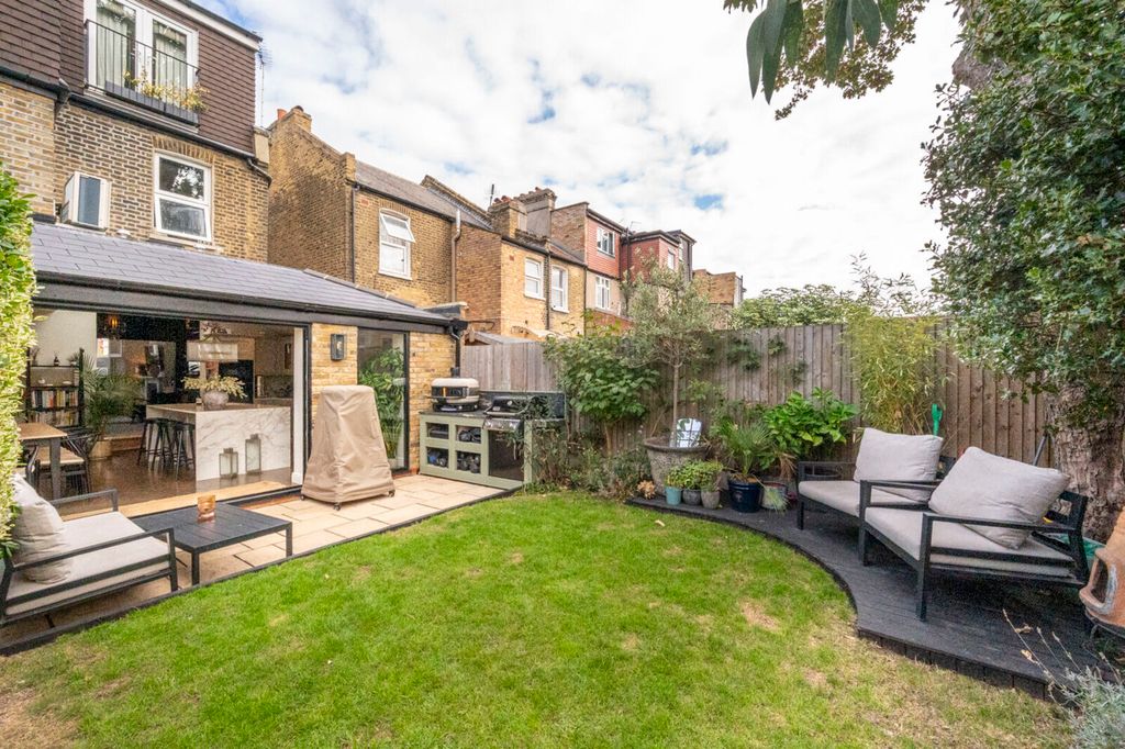 Property photo 2 of 30