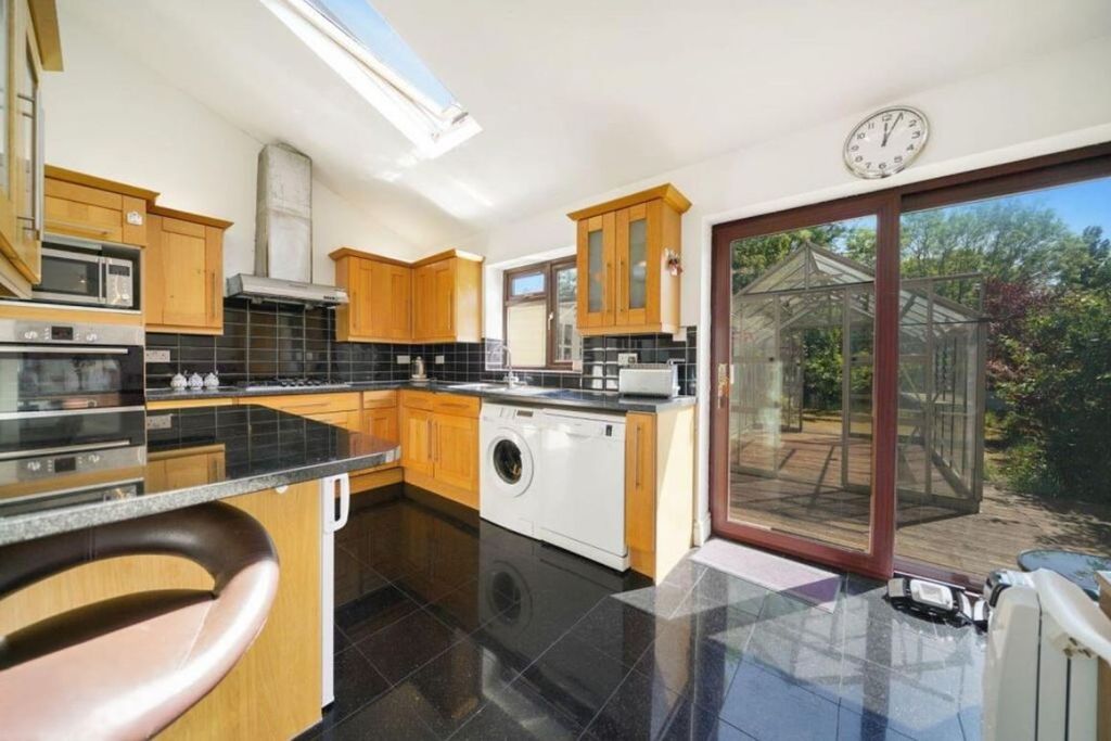 Property photo 3 of 28
